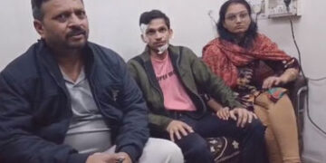 અમદાવાદ: બગોદરા-વટામણ હાઈવે પર દંપતી લૂંટાયા, કાર, મોબાઈલ અને રોકડ ઝૂંટવી લૂંટારૂઓ ફરાર | Highway Cr…