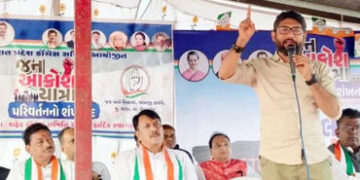ગુજરાત કોંગ્રેસમાં આંતરિક વિખવાદ? મેવાણીને અધ્યક્ષ બનતા રોકવા રાજ્યના નેતાઓ મેદાને પડ્યાં! | Infight…