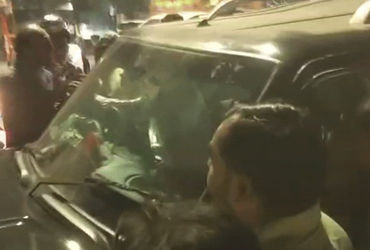 વડોદરાના દંપતીને બગોદરા પાસે લૂંટી ફરાર થયેલા લૂંટારુ અને કાર લઇ જતી વખતે પોલીસે બે વાહનને ટક્કર માર…