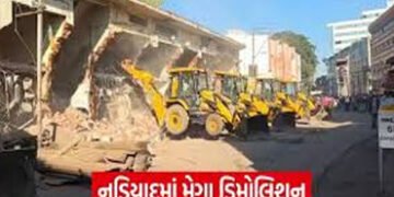 ડિમોલિશન પૂર્વે રસ્તા બંધ કરવાનું જાહેરનામું બહાર પાડવાનું ભૂલી જતા શહેરમાં ટ્રાફિકજામ | forgetting …