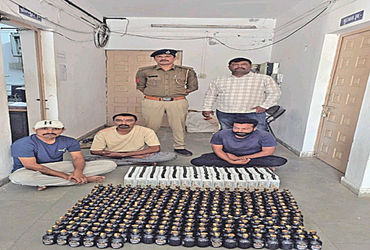 વટામણ ચોકડી પાસેથી કારમાંથી દારૂ સાથે બે શખ્સ પકડાયા | Two men caught with liquor from a car near Va…