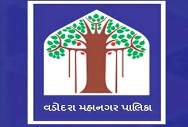 વડોદરા: મેનહોલમાં પડવાથી યુવકનું મોત નીપજતા મ્યુ. કોર્પોરેશનની કાર્યવાહી | Vadodara: Youth dies afte…