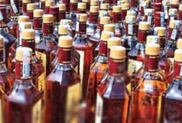 ભાવનગર અને બોટાદમાંથી દારૂની 88 બોટલ ઝડપાઈ | 88 bottles of liquor seized from Bhavnagar and Botad