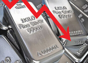 ચાંદી શિખર પરથી રૂ. ૧૫ હજાર ગબડી | Silver falls by Rs 15 000 from its peak