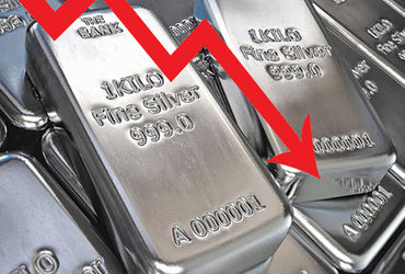 ચાંદી શિખર પરથી રૂ. ૧૫ હજાર ગબડી | Silver falls by Rs 15 000 from its peak