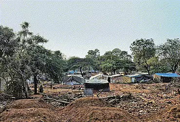 ચરેડી છાપરાની ૧૨૦૦ કરોડની જમીન ઉપર ફરીવાર સેંકડો ઝુપડાં બંધાઇ ગયાં | Hundreds of huts have been buil…