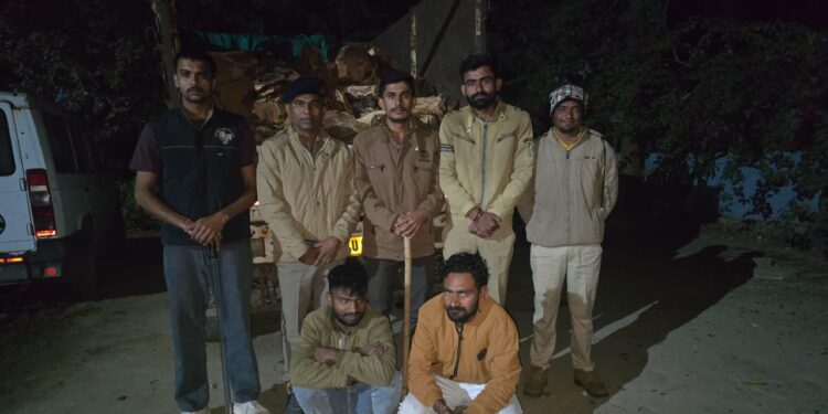 અંબાજી વન વિભાગની મોટી કાર્યવાહી,ગાડી તથા ખેરના લાકડા મુદ્દા માલ કિંમત ₹4,10,000