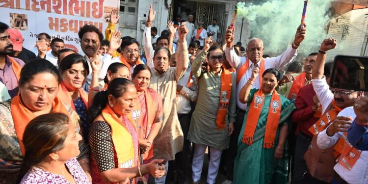 મહારાષ્ટ્ર રાજ્યની સ્થાનિક સ્વરાજ્યની ચુંટણીમાં બીજેપીને મળેલ ભવ્ય જીતના વિજયોત્સવની ઉજવણી કર્ણાવતી …