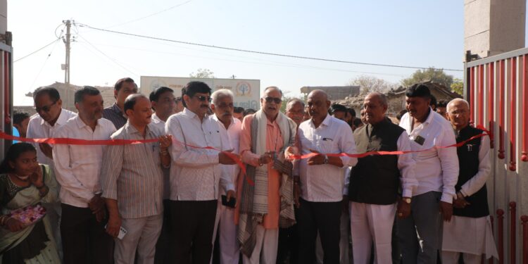 ધારી તાલુકાના નાના એવા ઝર ગામમાં આજે તા.16 જાન્યુઆરીએ સવાર ના અગીયાર કલાકે સરકારશ્રીની વિવિધ લક્ષી ય…