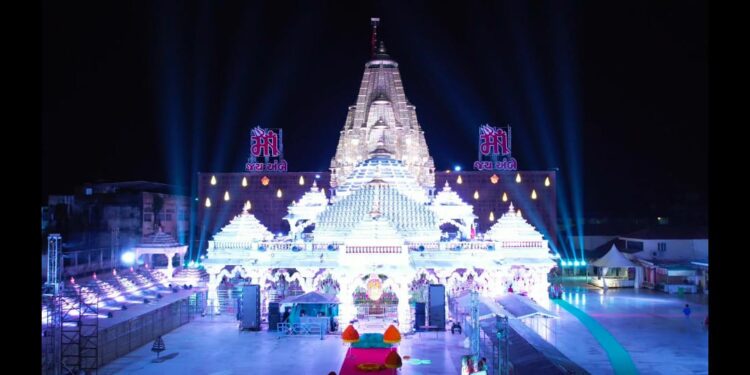 અંબાજી – ૫૧ શક્તિપીઠ ના પૂજારીઓ ઉપરાંત પેટા મંદિર ના પૂજારી “કનુ મહારાજ” દક્ષિણ ના પ્રવાસે .