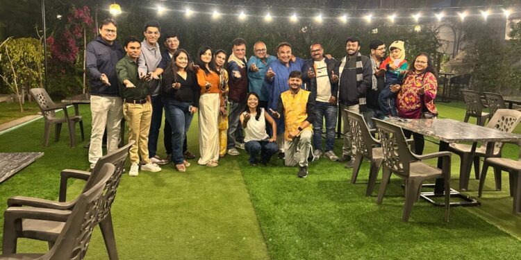 ફિલ્મી ચર્ચાઓની વચ્ચે જન્મેલો સહકાર