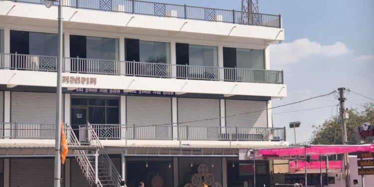 ગઢડા ભાજપમાં ભડકો: નમો સેવા કેન્દ્રના બોર્ડ ઉતારી લેવાયા