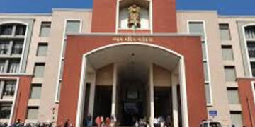 જન્મ તારીખ સુધારવા માટે માત્ર શાળાનું લિવિંગ સટફિકેટ પૂરતા પુરાવા નથી | School leaving certificate a…