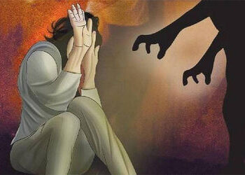 ગેંગરેપ બાદ પીડિતાને 90ની સ્પીડે જતી વેનમાંથી રોડ પર ફેંકી દીધી