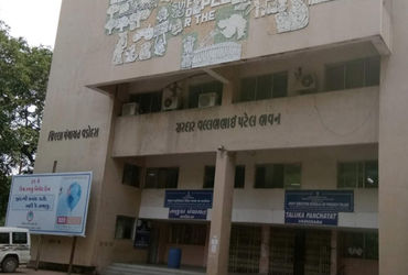 વડોદરાના ટુંડાવ ગામે ચેકડેમ માટે બે વાર ગ્રાન્ટ ફાળવતાં વિવાદ,કોંગ્રેસના સદસ્ય સામે આક્ષેપ | Controv…