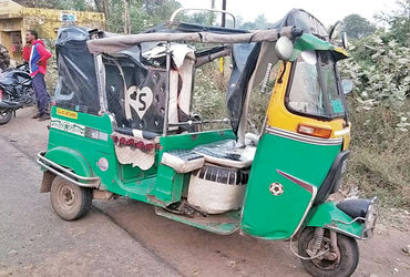 કઠલાલ-મહુધા રોડ ઉપર વડથલના રઈજીપુરા નજીક રિક્ષા પલટી જવાથી બે મહિલાનાં મોત | Two women died after a …