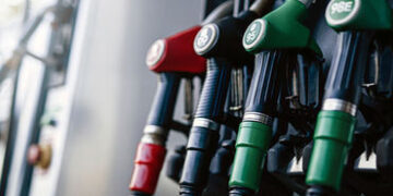 નવા વર્ષે વાહનચાલકોને મોટી ભેટ: CNGના ભાવમાં થયો ઘટાડો, જાણો લેટેસ્ટ ભાવ | Adani Gas Slashes CNG Pri…