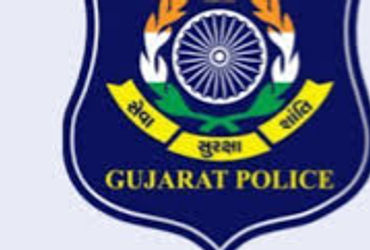 એરપોર્ટમાંથી વાન બહાર લાવીને ડીઝલની ચોરી કરતા બે શખ્સો ઝડપાયા | DCP zone 4 squad cracked the fuel st…