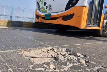 અમદાવાદ: સુભાષબ્રિજ બાદ હવે દધીચિ બ્રિજ પણ જોખમી, રોડની સપાટી ઉખડી જતાં લોખંડના સળિયા દેખાયા | After…