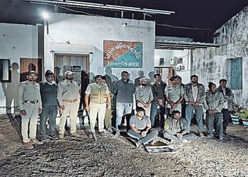 સાયલામાં નીલગાયનો શિકાર કરતા બે શિકારીઓ ઝડપાયા | Two poachers caught hunting nilgai in Sayla