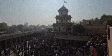 નડિયાદ: સંતરામ મંદિરમાં પોષી પૂનમની ભવ્ય ઉજવણી, લાખો ભક્તોએ માનતા પૂરી કરવા બોર ઉછાળ્યા | Crowd of d…