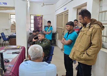 બગોદરા: વિદ્યાર્થીની સારવાર મુદ્દે CHCના ડોક્ટર અને આગેવાનો વચ્ચે બોલાચાલી, પોલીસ બોલાવતા મામલો બિચક…