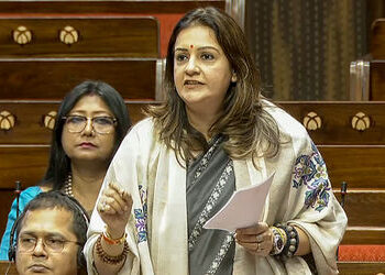 ‘ચૂંટણી પંચે હવે ભાજપ કાર્યાલયમાં કામ કરવું જોઈએ’, ઉદ્ધવ જૂથની મહિલા નેતાએ લગાવ્યો ગડબડીનો આરોપ