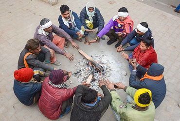 ગુજરાતમાં ઠંડીનું જોર વધ્યું, સિઝનનું સૌથી નીચું તાપમાન નોંધાતા નલિયા 7 ડિગ્રીમાં ઠુંઠવાયું | Cold w…