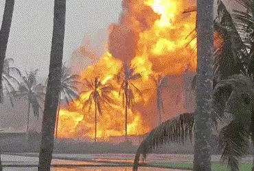 VIDEO: ONGCની પાઈપલાઈન લીક થતા લાગી ભીષણ આગ, આંધ્રપ્રદેશનું આખું ગામ ખાલી કરાવાયું | massive gas lea…