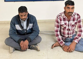 અમદાવાદમાં ટ્રાફિક કોન્સ્ટેબલે મુદ્દામાલનું પોણા બે કિલો ચરસ વેચવા આપી દેતા ધરપકડ | Ahmedabad Traffi…
