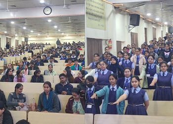 અમદાવાદની 1800 શાળાઓના 5 લાખ વિદ્યાર્થીઓએ લીધા શપથ, ‘ચાઈનીઝ દોરીને ના, પક્ષી બચાવવાને હા’ | 5 Lakh S…