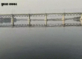 અમદાવાદ: સાબરમતીના પટમાં રેતી ખનન માટે ગેરકાયદે પુલો-પાળાઓનું નેટવર્ક, તંત્રએ રેતી માફિયાઓના રસ્તા ક…