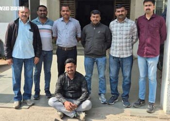 અમદાવાદના રિક્ષાચાલકને પોલીસ બનવાનો ચસકો ભારે પડ્યો, ખોટી ઓળખ આપી 40 હજાર પડાવ્યા, અસલી પોલીસે ઝડપ્ય…