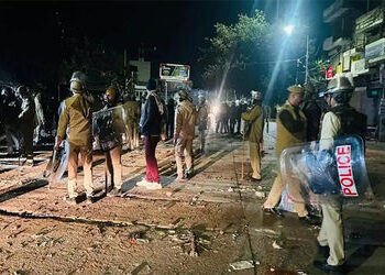 મસ્જિદ પાસેનું દબાણ હટાવવા જતા પોલીસ પર પથ્થરમારો, પાંચ ઘાયલ