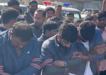 ભૂપત ભરવાડના ભત્રીજાઓ સામે આકરી કાર્યવાહી કરાઇ, દોરડા બાંધી લઇ જવાયા | Strict action was taken again…