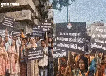 અમદાવાદીઓ માટે ગંદુ પાણી: કોંગ્રેસના નેતાઓએ પ્રદૂષિત પાણી મુદ્દે મેયર બંગલૉ પહોંચીને કર્યો હલ્લાબોલ …