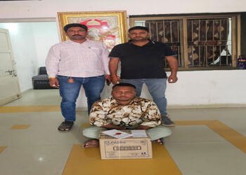 લીંબડીના મોટી કઠેચીમાંથી બોગસ ડોક્ટર ઝડપાયો | Fake doctor caught from a big shop in Limbdi