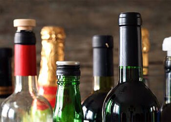 એસટી બસમાંથી દારૂ બિયરનો જથ્થો ઝડપાયો | A quantity of liquor and beer was seized from an ST bus