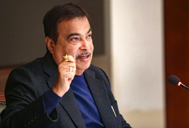 માર્ગ અકસ્માત રોકવા નીતિન ગડકરીનો માસ્ટર પ્લાન, વાહનો વચ્ચે ‘V2V’ ટેક્નિક પર કામ શરૂ