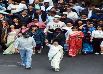 ઇડીના દરોડા પાડતા અધિકારીઓ મમતાના સાણસામાં : ગૃહ મંત્રાલય સામે સાંસદોની બગાવત | ED raids officials u…