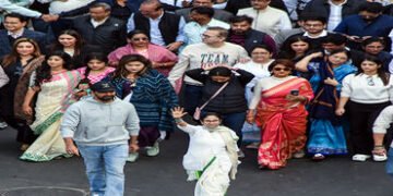 ઇડીના દરોડા પાડતા અધિકારીઓ મમતાના સાણસામાં : ગૃહ મંત્રાલય સામે સાંસદોની બગાવત
