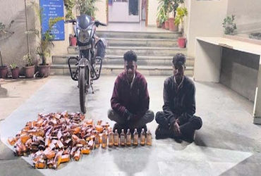 દારૂની હેરાફેરી માટે બાઈકમાં ચોર ખાનાનો નવો કીમિયો, છાણીમાં વધુ એક બાઈકમાંથી 188 બોટલ મળી | Vadodara…