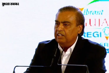 વાઇબ્રન્ટ ગુજરાત રિજનલ સમિટમાં મુકેશ અંબાણીની મોટી જાહેરાત, કહ્યુ- ‘ગુજરાતમાં 7 લાખ કરોડ રૂપિયાનું ક…