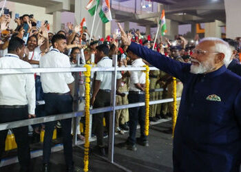 PM મોદી અમદાવાદમાં : જર્મન ચાન્સેલર સાથે સાબરમતી આશ્રમની મુલાકાત બાદ રિવરફ્રન્ટ પર પતંગોત્સવમાં જોડા…
