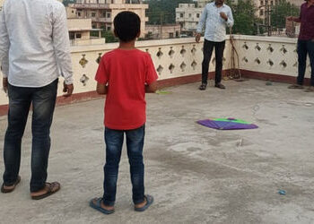 ઉતરાયણ પહેલા લાલબત્તી સમાન કિસ્સો, પતંગ વાયરમાં અડી જતા 10 વર્ષનાં બાળકનું મોત | a 10 year old boy d…
