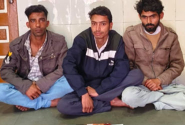 વડોદરાની મેચ દરમિયાન પ્રેક્ષકોને લૂંટવા પરપ્રાંતીય ટોળકીઓ ઉતરી,યુપીની ગેંગ પાસે 9 મોબાઇલ મળ્યા | mob…