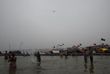 મકર સંક્રાંતિએ પ્રયાગરાજથી હરિદ્વાર સુધી લાખો શ્રદ્ધાળુઓએ લગાવી પવિત્ર ડૂબકી | Makar Sankranti Celeb…