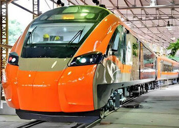 ‘પહેલા ટોઇલેટ મેનર્સ શીખો, પછી જ વંદે ભારતમાં બેસજો’; રેલવે અધિકારીની પોસ્ટથી વિવાદ | use vande bhar…