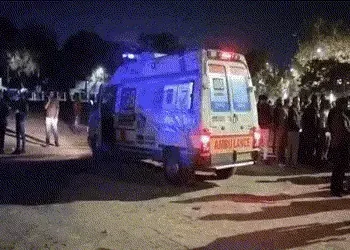 અમદાવાદમાં ખૂની ખેલ ખેલાયો, કાંકરિયા ફૂટબોલ ગ્રાઉન્ડ નજીક લાકડી-છરાના ઘા ઝીંકી યુવાનની હત્યા | Ahmed…