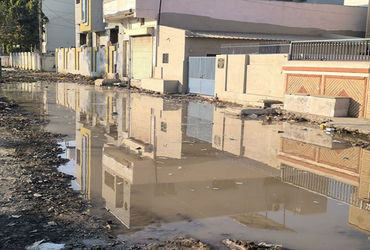 આઇકોનિક રોડના કામમાં પાઇપલાઇનમાં ભંગાણથી પાણીનો વેડફાટ | Water wastage due to pipeline rupture durin…